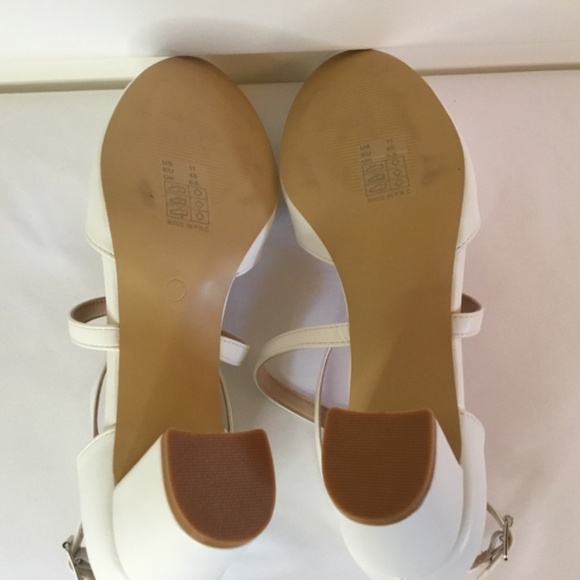 Women’s Mary Jane Closed Toe Low Block Heels - Picture 8 of 8